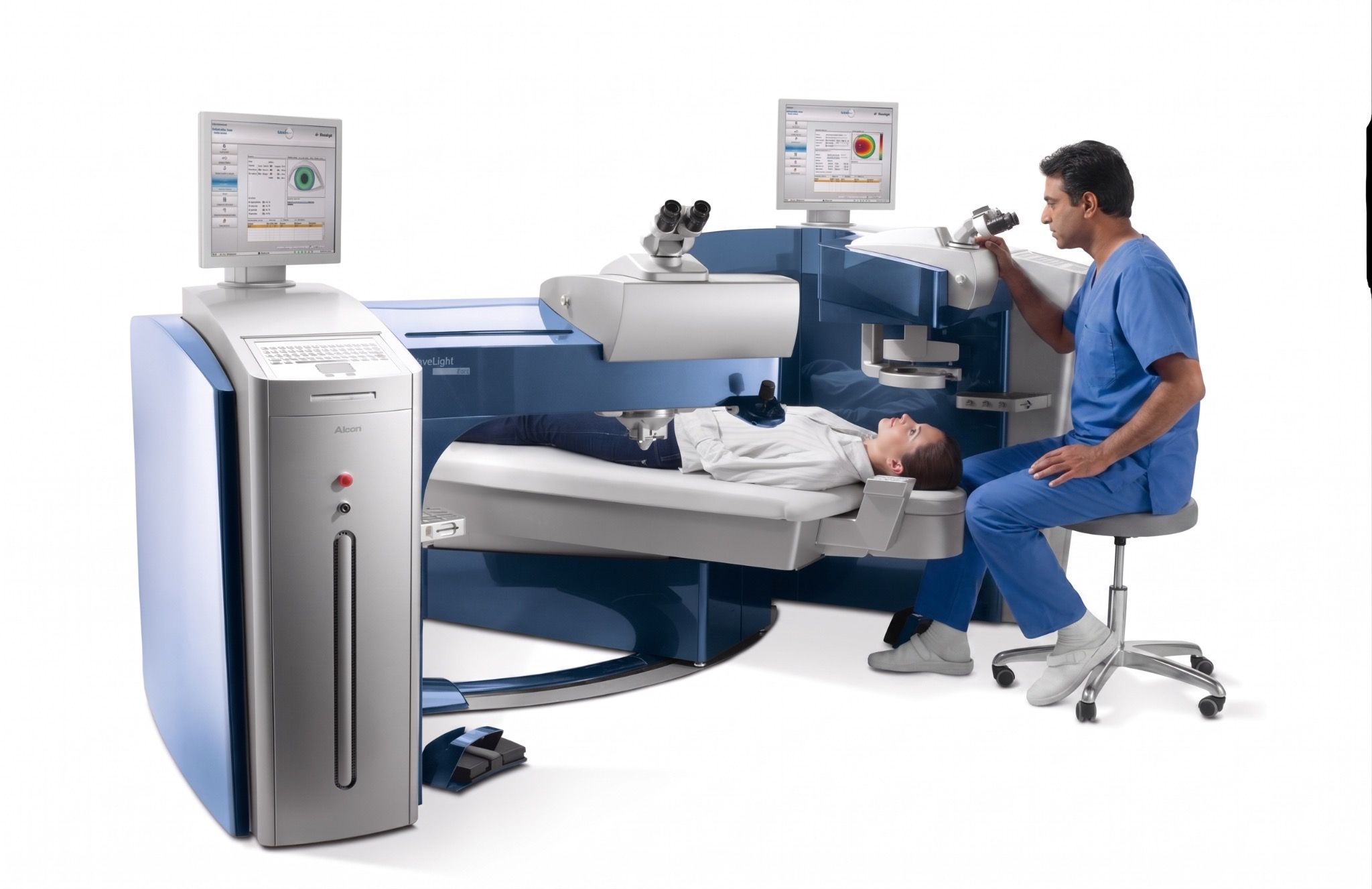 Patient undergoing WaveLight Plus InnovEyes LASIK at Centre for Lasik